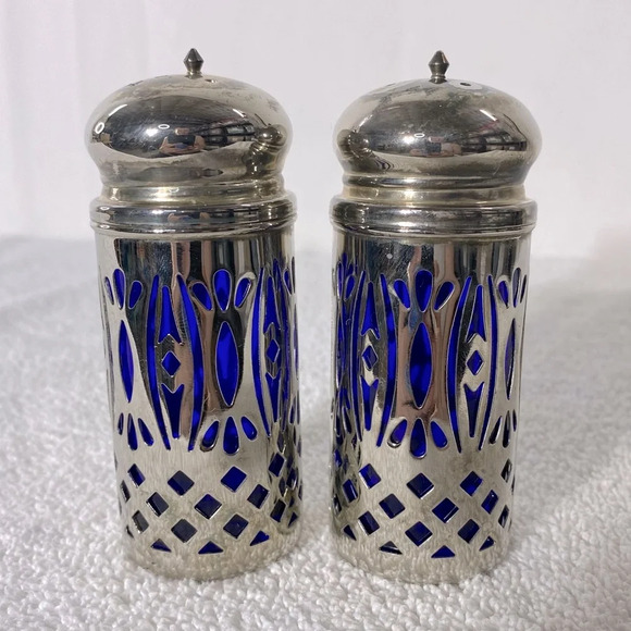 Vintage Avon Silver Plated Royal Sapphire Salt  & Pepper Shakers - Picture 1 of 10